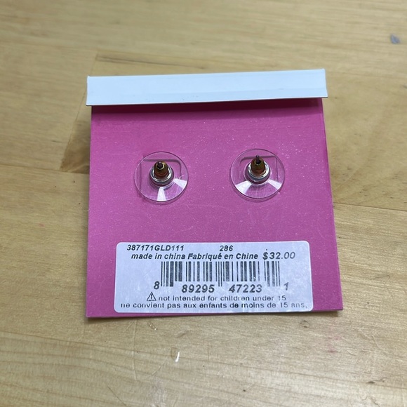 Flower Earrings Betsy Johnson NWT - Picture 3 of 3